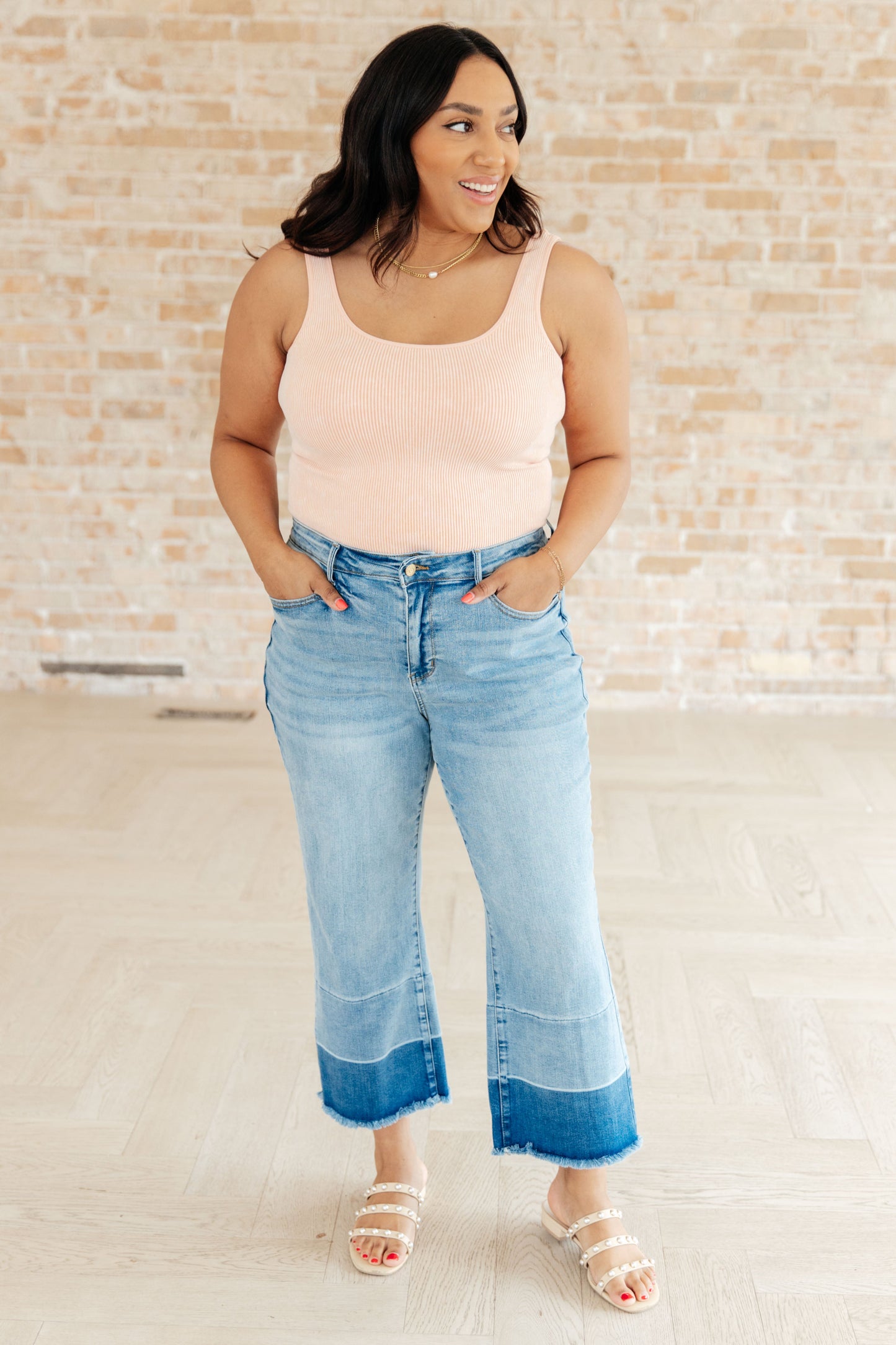 Judy Blue • Olivia • High Rise Wide Leg Crop Jeans in Medium Wash