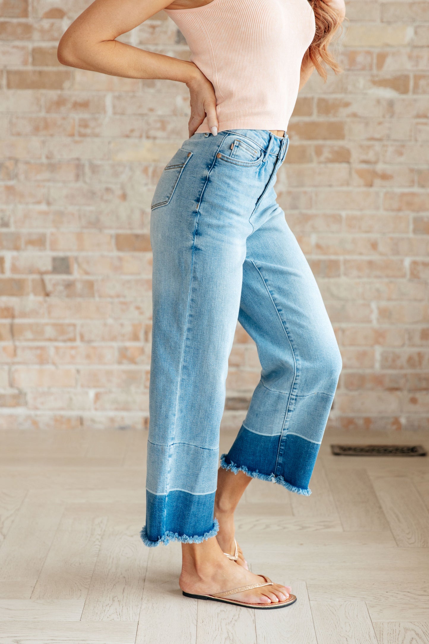 Judy Blue • Olivia • High Rise Wide Leg Crop Jeans in Medium Wash