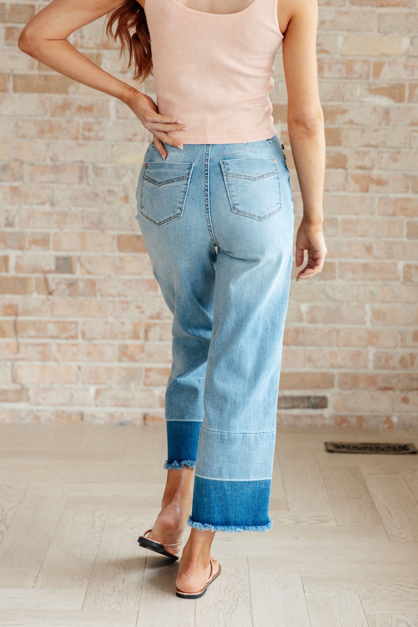 Judy Blue • Olivia • High Rise Wide Leg Crop Jeans in Medium Wash