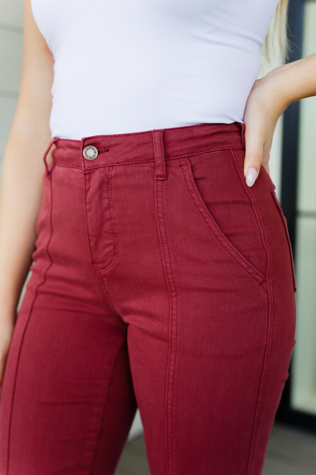 Judy Blue • Phoebe High Rise Front Seam Straight Jeans in Burgundy