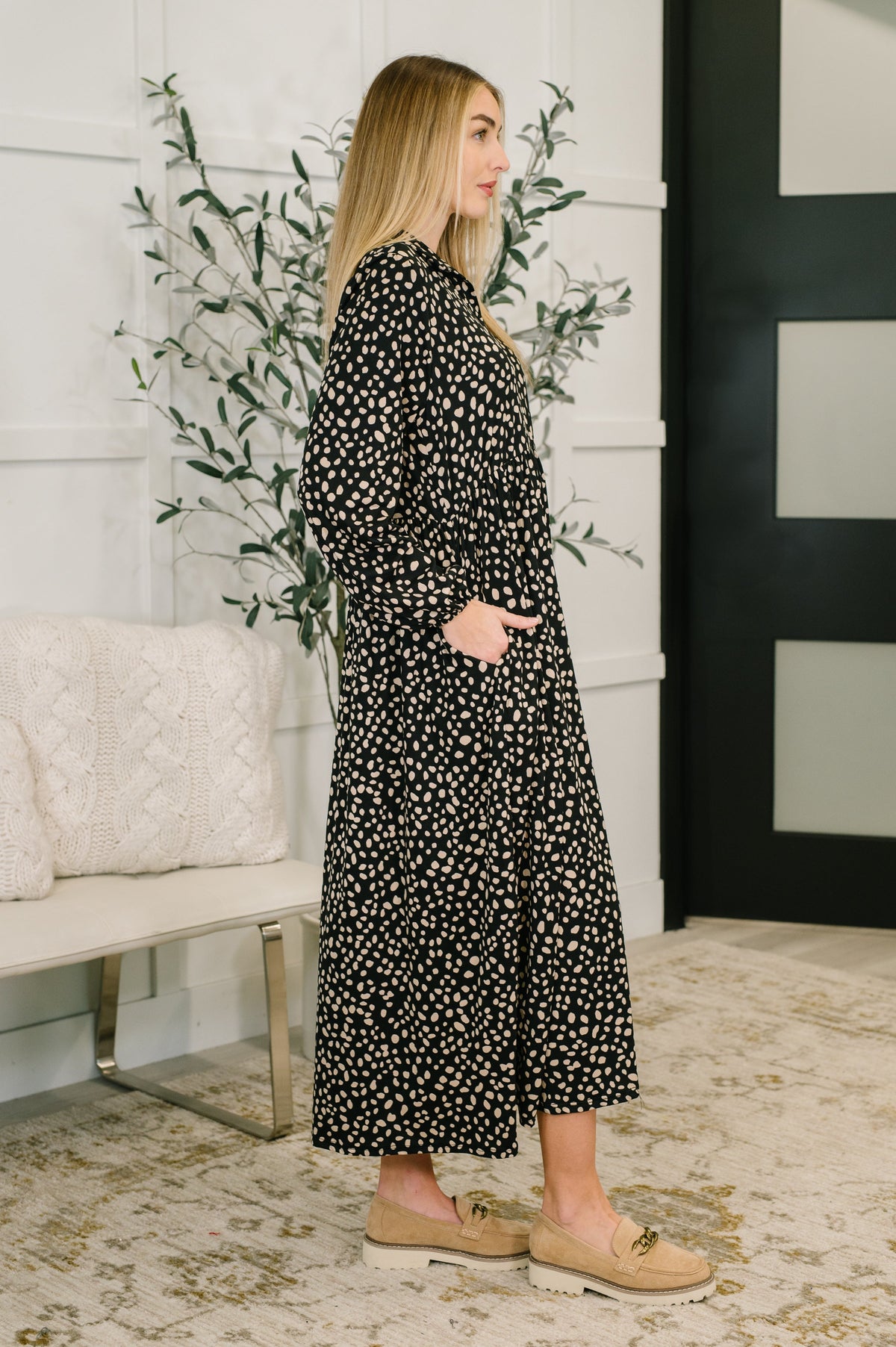Promotional Proposal • Collared Dress in Black and Khaki
