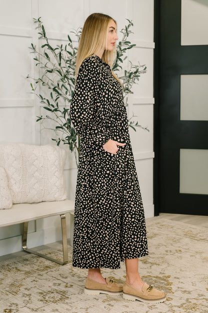 Promotional Proposal • Collared Dress in Black and Khaki