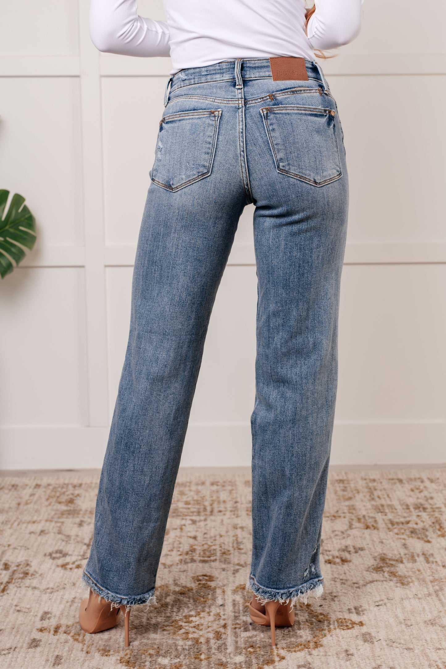Judy Blue • Quinn • Mid Rise Cell Phone Pocket Dad Jeans