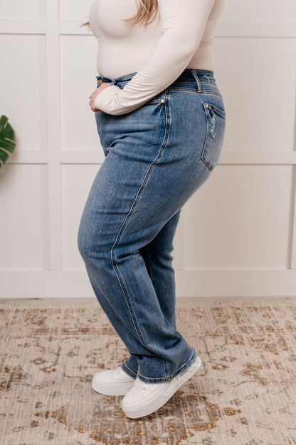 Judy Blue • Quinn • Mid Rise Cell Phone Pocket Dad Jeans