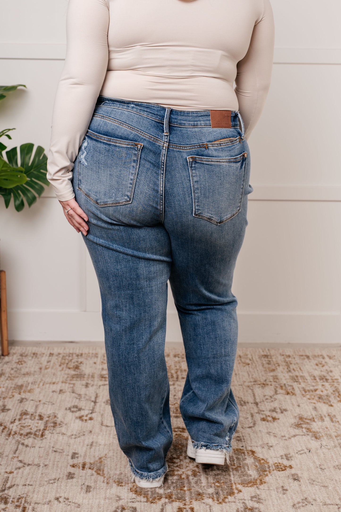 Judy Blue • Quinn • Mid Rise Cell Phone Pocket Dad Jeans
