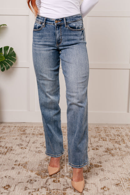 Judy Blue • Quinn • Mid Rise Cell Phone Pocket Dad Jeans