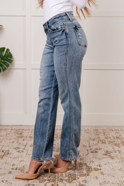 Judy Blue • Quinn • Mid Rise Cell Phone Pocket Dad Jeans