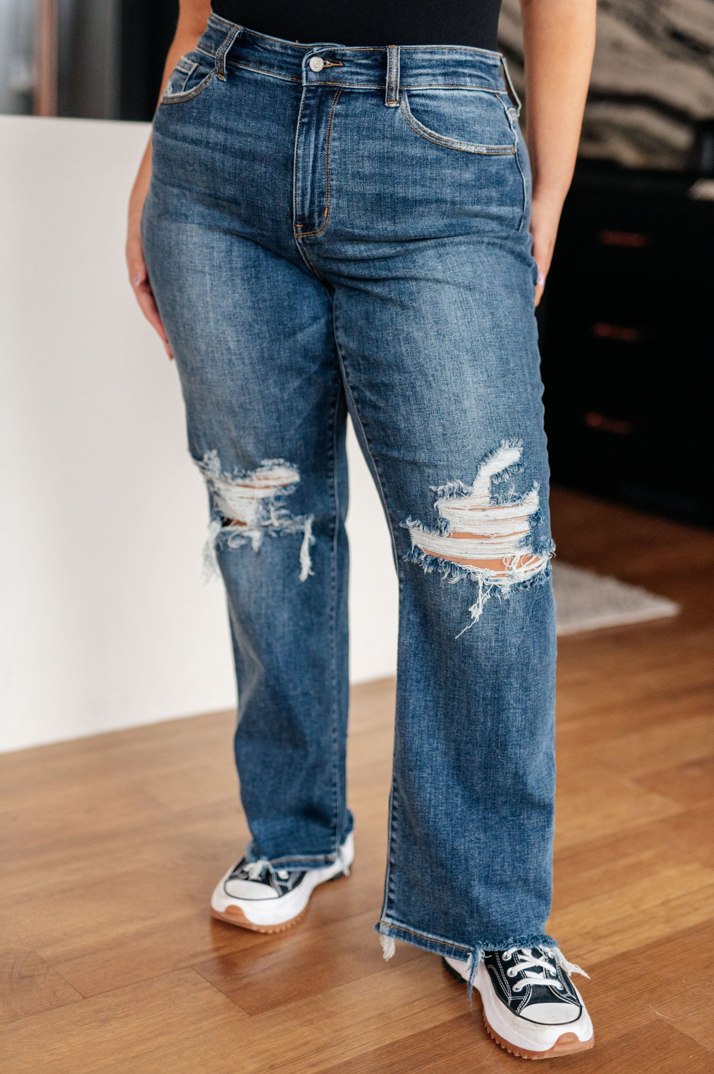 Judy Blue • Rose High Rise 90's Straight Jeans in Dark Wash