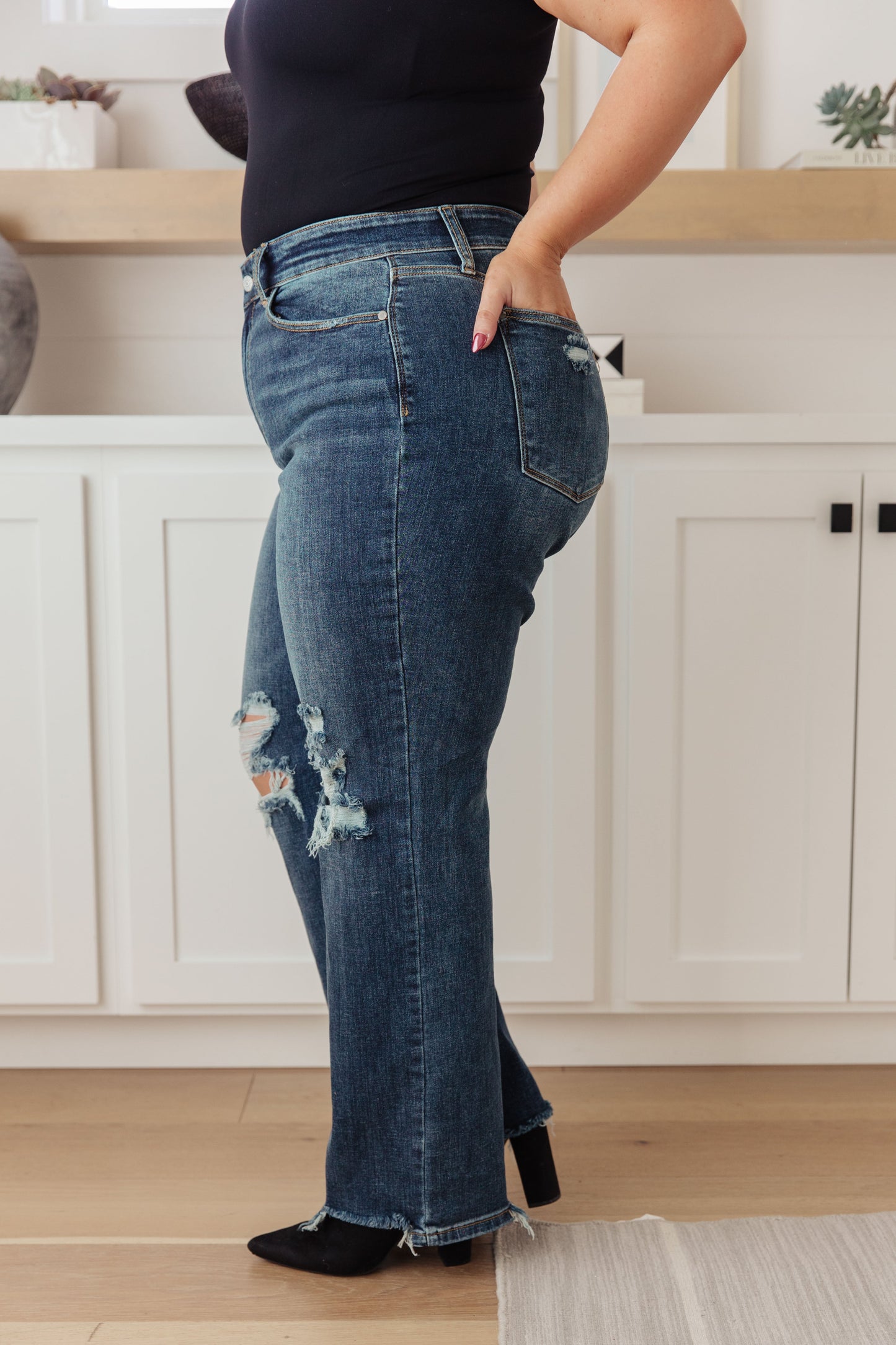 Judy Blue • Rose High Rise 90's Straight Jeans in Dark Wash
