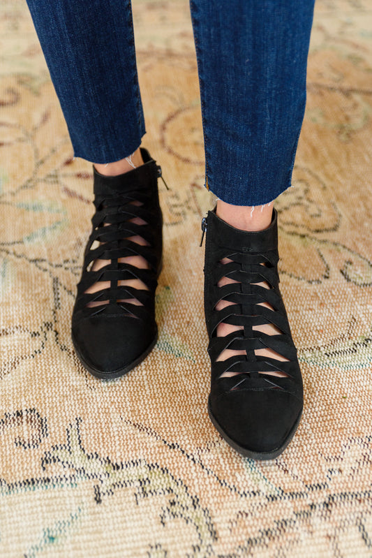 Qupid • Sadie • Ankle Boots in Black