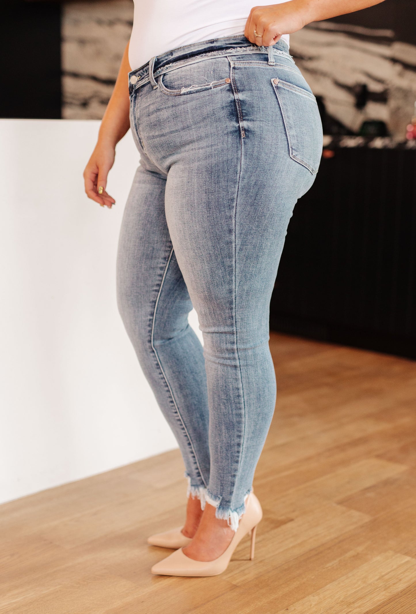 Judy Blue • Sherry Mid Rise Release Waistband Detail Skinny