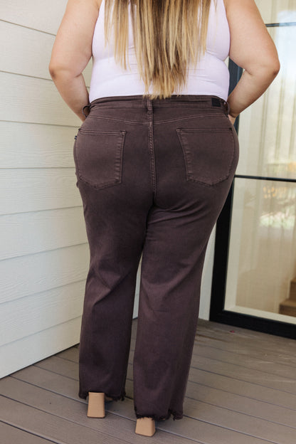 Judy Blue • Sybil High Rise Frayed Hem 90's Straight Jeans in Brown