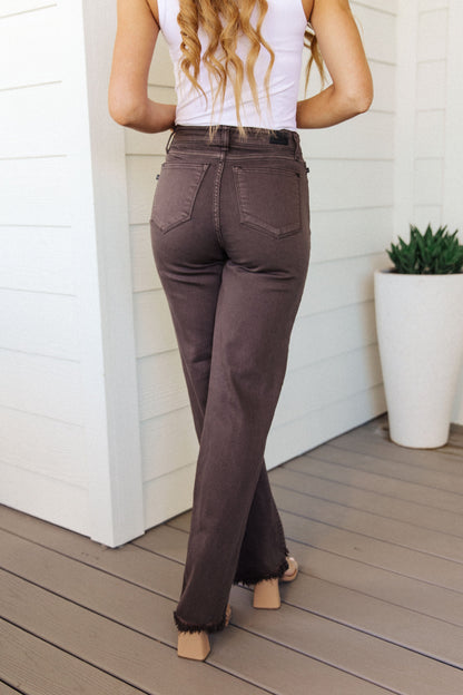 Judy Blue • Sybil High Rise Frayed Hem 90's Straight Jeans in Brown